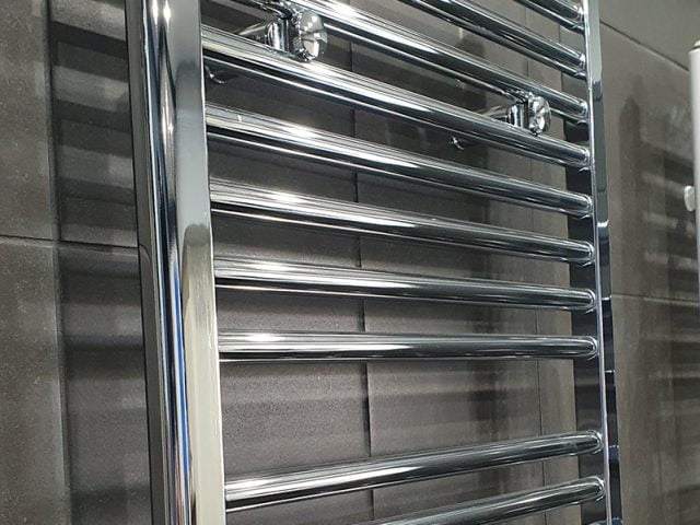 Hydronic towel rail